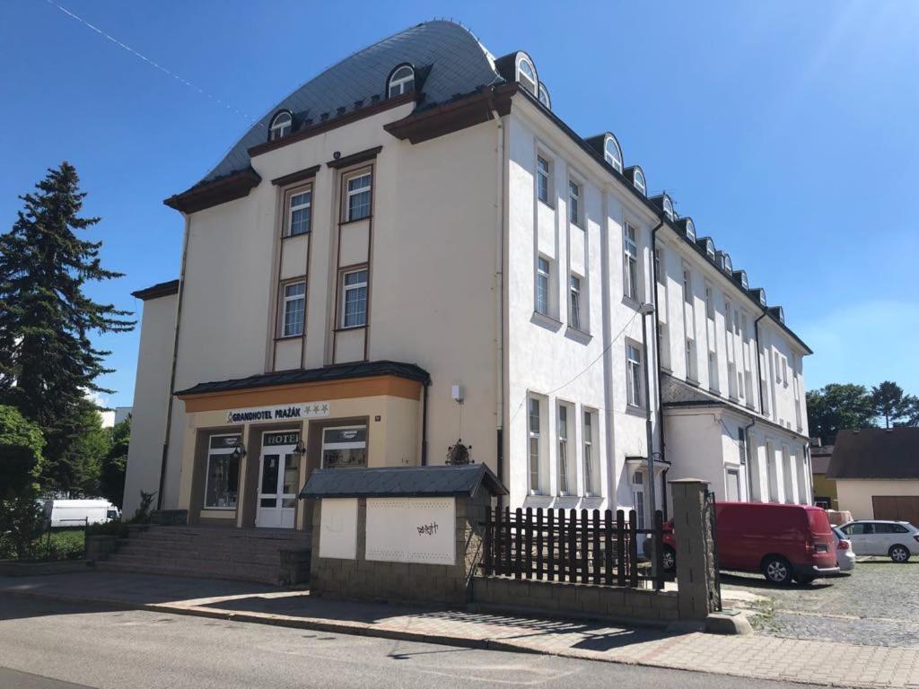 Grandhotel Novy Bor Nový Bor Exterior foto